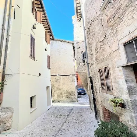 Huge Town House In Storico - Car Unnecessary - Wifi - Sleeps 10 * ספולטו