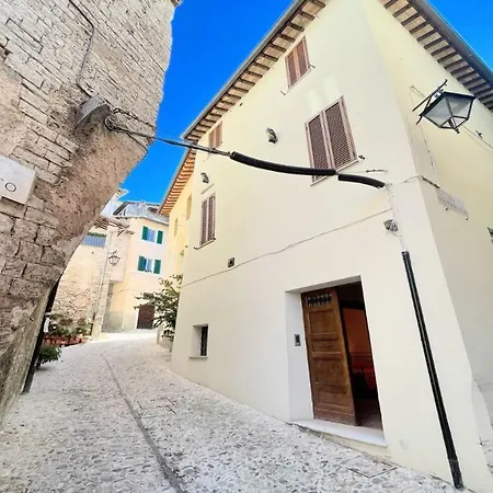 Huge Town House In Storico - Car Unnecessary - Wifi - Sleeps 10 * ספולטו