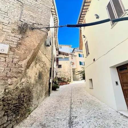 Huge Town House In Storico - Car Unnecessary - Wifi - Sleeps 10 וילה ספולטו