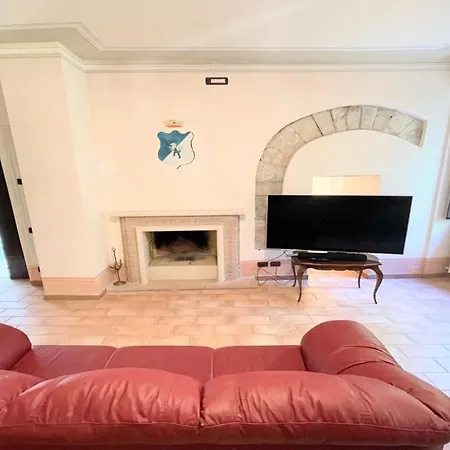 Huge Town House In Storico - Car Unnecessary - Wifi - Sleeps 10 וילה *