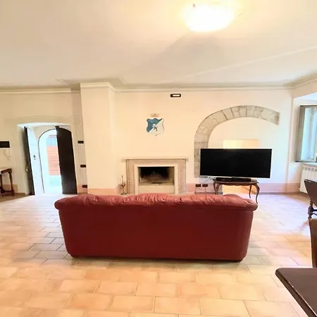 וילה Huge Town House In Storico - Car Unnecessary - Wifi - Sleeps 10 ספולטו