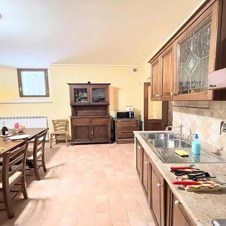 Huge Town House In Storico - Car Unnecessary - Wifi - Sleeps 10 * ספולטו