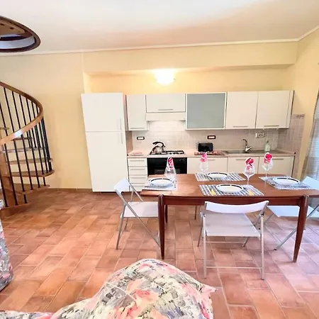 Huge Town House In Storico - Car Unnecessary - Wifi - Sleeps 10 *