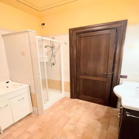 Huge Town House In Storico - Car Unnecessary - Wifi - Sleeps 10 * ספולטו