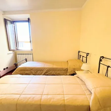 Huge Town House In Storico - Car Unnecessary - Wifi - Sleeps 10 וילה