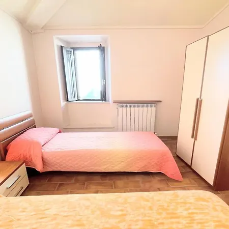 Huge Town House In Storico - Car Unnecessary - Wifi - Sleeps 10 * ספולטו