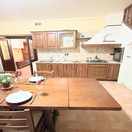 Huge Town House In Storico - Car Unnecessary - Wifi - Sleeps 10 וילה