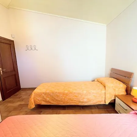 Huge Town House In Storico - Car Unnecessary - Wifi - Sleeps 10