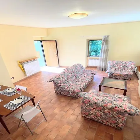 וילה Huge Town House In Storico - Car Unnecessary - Wifi - Sleeps 10 *