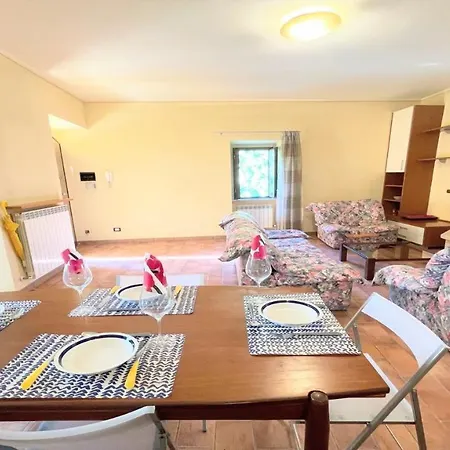 Huge Town House In Storico - Car Unnecessary - Wifi - Sleeps 10 *
