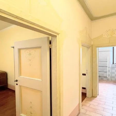 Huge Town House In Storico - Car Unnecessary - Wifi - Sleeps 10 *