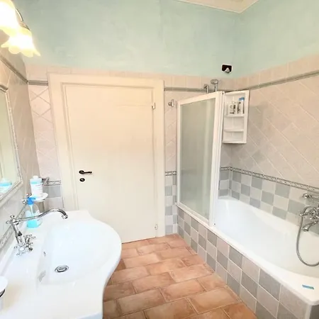 Huge Town House In Storico - Car Unnecessary - Wifi - Sleeps 10 וילה ספולטו