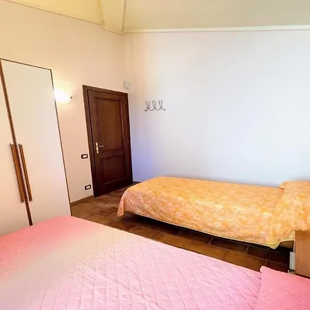 Huge Town House In Storico - Car Unnecessary - Wifi - Sleeps 10 * ספולטו