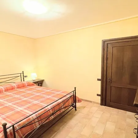 Huge Town House In Storico - Car Unnecessary - Wifi - Sleeps 10 וילה *
