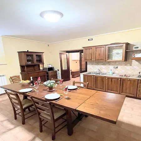 Huge Town House In Storico - Car Unnecessary - Wifi - Sleeps 10 וילה