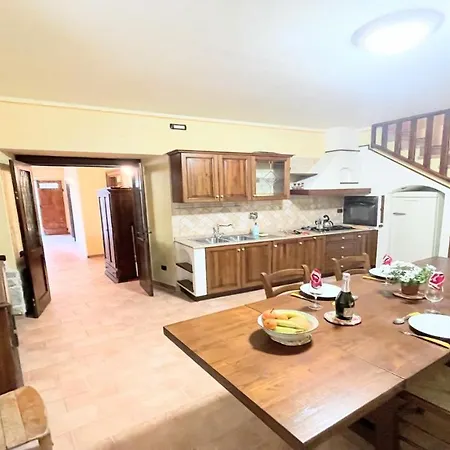 Huge Town House In Storico - Car Unnecessary - Wifi - Sleeps 10 וילה ספולטו