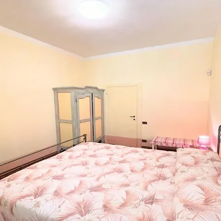 Huge Town House In Storico - Car Unnecessary - Wifi - Sleeps 10 וילה