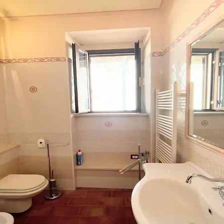 Huge Town House In Storico - Car Unnecessary - Wifi - Sleeps 10 וילה