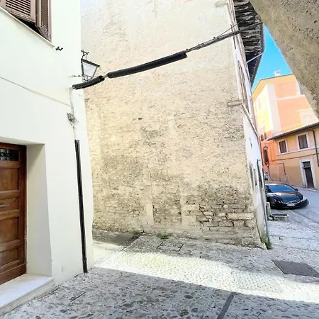 Huge Town House In Storico - Car Unnecessary - Wifi - Sleeps 10 ספולטו