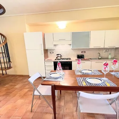 Huge Town House In Storico - Car Unnecessary - Wifi - Sleeps 10