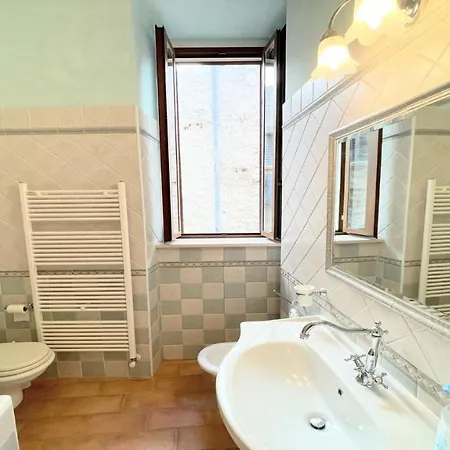 Huge Town House In Storico - Car Unnecessary - Wifi - Sleeps 10 ספולטו